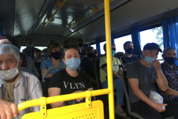 Фотография к новости: Переполненные автобусы с сотрудниками крупных предприятий проверили в Павлодарской области