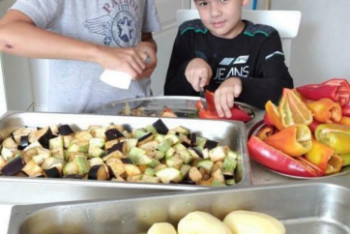 Фотография к новости: #Детипомогаютврачам: шестиклассники приготовили обед медработникам в Нур-Султане