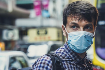 Фотография к новости: Обязательное ношение масок на улице разъяснил Цой