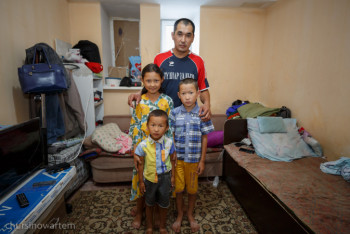 Фотография к новости: Как выживает в столице многодетный отец-одиночка