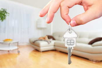 Фотография к новости: Паркетные полы и несколько санузлов. Комфортные квартиры для медиков и полицейских арендует районный акимат в ЗКО