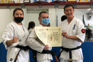 Фотография к новости: Спортсмену с ДЦП вручили черный пояс по карате в Нур-Султане