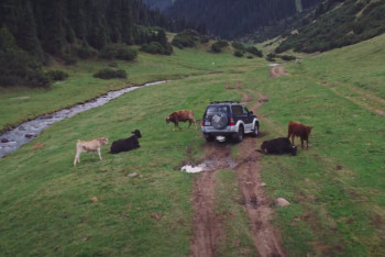 Фотография к новости: "Казахстанцы не умеют путешествовать" – Бейсекеев снял фильм об изнанке внутреннего туризма