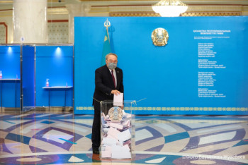 Фотография к новости: Нурсултан Назарбаев проголосовал на выборах депутатов Мажилиса