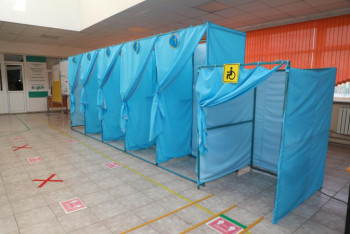 Фотография к новости: Мужчина разбил избирательный ящик в Мангистауской области