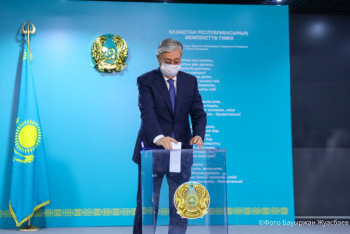 Фотография к новости: Президент Казахстана принял участие в выборах депутатов в Мажилис от АНК