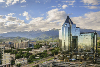 Фотография к новости: В каких регионах живет большая часть казахстанцев, которые имеют "излишки" на пенсионных счетах﻿