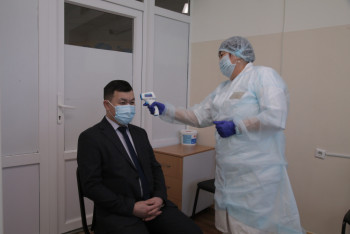 Фотография к новости: Первыми прививку от коронавируса получили чиновники в СКО