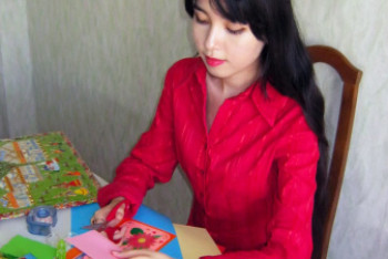 Фотография к новости: "Оберткам и пакетам на свалке не место" - кызылординка делает экоизделия из мусора