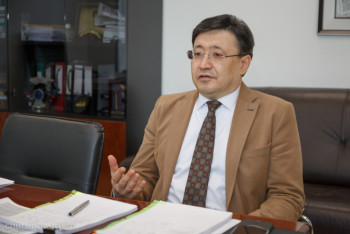 Фотография к новости: Разговор с экспертом: чем опасны мутации коронавируса, как он влияет на мозг и почему люди боятся прививки