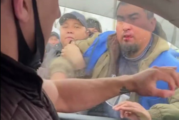 Фотография к новости: "Набросился с ножом из-за 100 тенге". На алматинском рынке подрались парковщик и посетитель