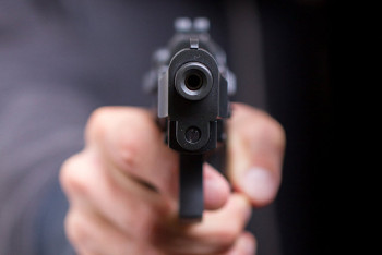 Фотография к новости: Пистолет изъяли у экс-главы "СК-Фармации" - в суде стали известны подробности его задержания