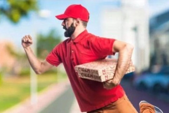 Фотография к новости: "Ты везешь пиццу из Москвы?" — курьезные ситуации казахстанских курьеров