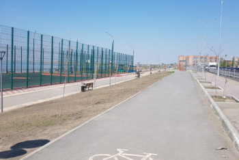 Фотография к новости: Сломанные тренажеры, раскуроченные урны — что происходит на Набережной в Кокшетау в 1,5 миллиарда тенге