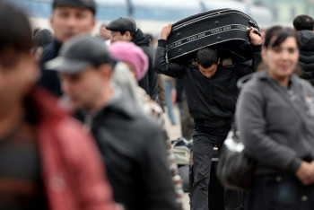 Фотография к новости: "Невидимые люди". Почему мигранты в Казахстане боятся вызывать скорую помощь