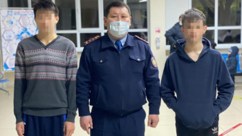 Фотография к новости: "Вытащил из воды и привел к себе домой" - полицейский рассказал, как спас детей