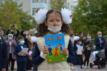 Фотография к новости: Как прошел первый звонок в школах Нур-Султана. Фоторепортаж