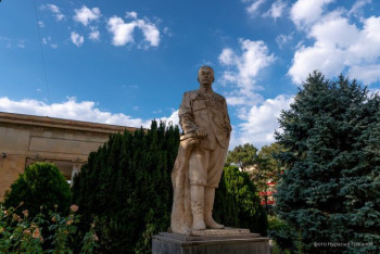 Фотография к новости: Поэт, революционер, диктатор: фоторепортаж из Музея Сталина в Гори