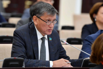 Фотография к новости: Воспитываются на TikTok и готовы разгромить свой очаг. Сенатор раскритиковал ценности молодежи