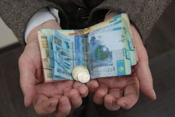 Фотография к новости: Почему обнищали казахстанцы, объяснил депутат