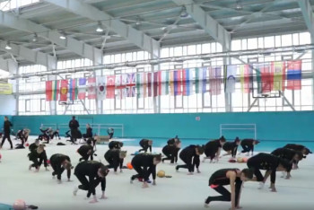 Фотография к новости: Родители юных гимнасток пытаются спасти спортивную школу от закрытия в Алматы