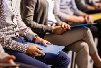 Фотография к новости: ﻿Акимов обяжут обеспечивать сто рабочих мест на 10 тысяч жителей ежегодно