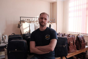 Фотография к новости: Не хуже Louis Vuitton. Как карагандинцы шьют продукцию мирового уровня