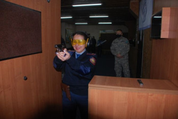 Фотография к новости: Нежность в погонах: как девушка из Костаная стала СОБРовцем и криминалистом