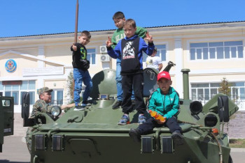 Фотография к новости: Около 200 детей побывали в гостях у бойцов Нацгвардии в Нур-Султане