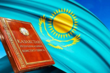 Фотография к новости: Большинство поправок в Конституцию продиктованы общественным настроением - эксперт