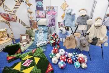 Фотография к новости: Экодомики, украшения и этнический киберпанк. Что продают казахстанские ремесленники