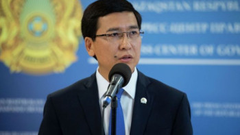 Фотография к новости: "Мы не должны заставлять всех выполнять требования определённых родителей" – Аймагамбетов о выпускных