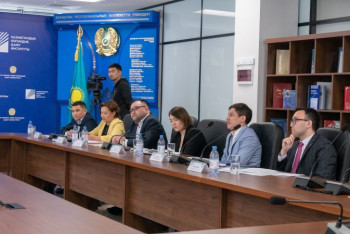 Фотография к новости: "О содержании поправок должны знать абсолютно все" - эксперты о подготовке к референдуму