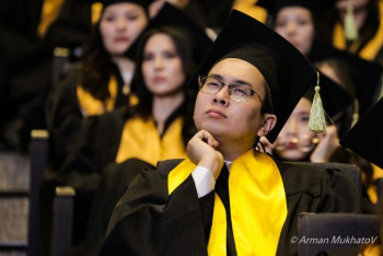 Фотография к новости: Дети становятся объектом для экспериментов - сенатор о школьном образовании в Казахстане