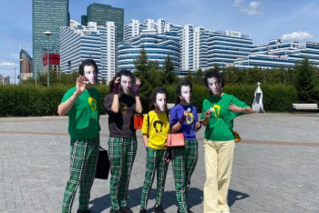 Фотография к новости: Флешмоб "Пушкины гуляют по Казахстану" прошёл в столице