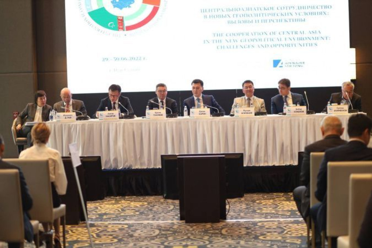  организаторов