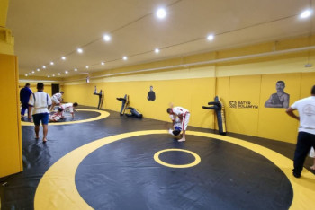 Фотография к новости: В поселке Тасты жители своими силами построили спортзал для детей