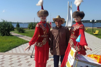 Фотография к новости: Шесть пар обуви стёр до дыр аксакал-путешественник, пока дошел до Петропавловска