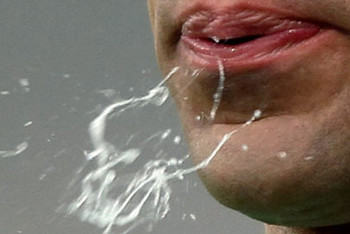 Фотография к новости: Глава Минздрава поддержала идею запрета плевков на улице