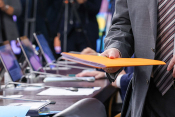 Фотография к новости: Пропускают по определённым спискам. О встречах с населением ряда чиновников рассказали в правительстве