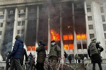 Фотография к новости: Во время событий января преступники совершали нападения на здания полиции и КНБ