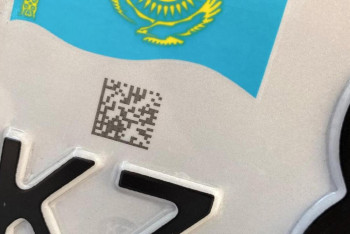 Фотография к новости: Дополнительные защитные знаки будут наносить на госномера автомобилей в Казахстане