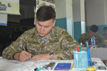 Фотография к новости: Демобилизовавшиеся казахстанцы смогут поступать в ВУЗы без сдачи ЕНТ