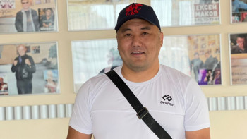 Фотография к новости: "Приходите в мой дом!" Детский тренер из Семея размещает мигрантов в своей квартире