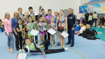 Фотография к новости: Казахстанские акробаты триумфально выступили на домашнем чемпионате Азии