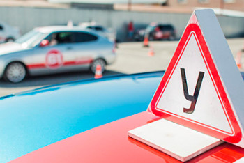 Фотография к новости: Депутаты предложили ужесточить выдачу водительских прав самоучкам