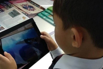 Фотография к новости: С планшетами вместо учебников будут ходить в школу первоклашки с 2023 года