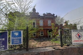 Фотография к новости: Бездомная семейчанка спасла старинный купеческий особняк в центре города