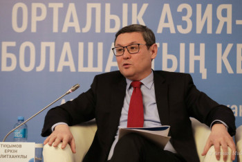 Фотография к новости: Пусть будет драка в Парламенте, чем на улице - глава КИСИ об ожиданиях от выборов