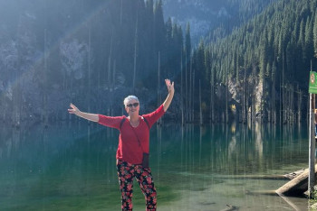 Фотография к новости: Жительница Швейцарии учит казахский язык из любви к Димашу Кудайбергену